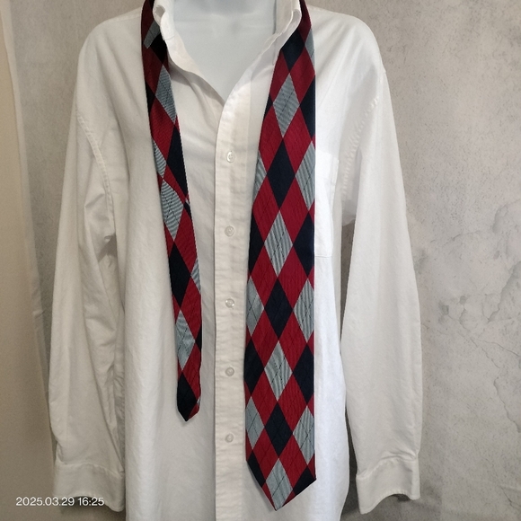 Bill Blass Stylish Red and Blue Men's Tie Necktie Geometric Argyle Red Blue Silk - Picture 12 of 13
